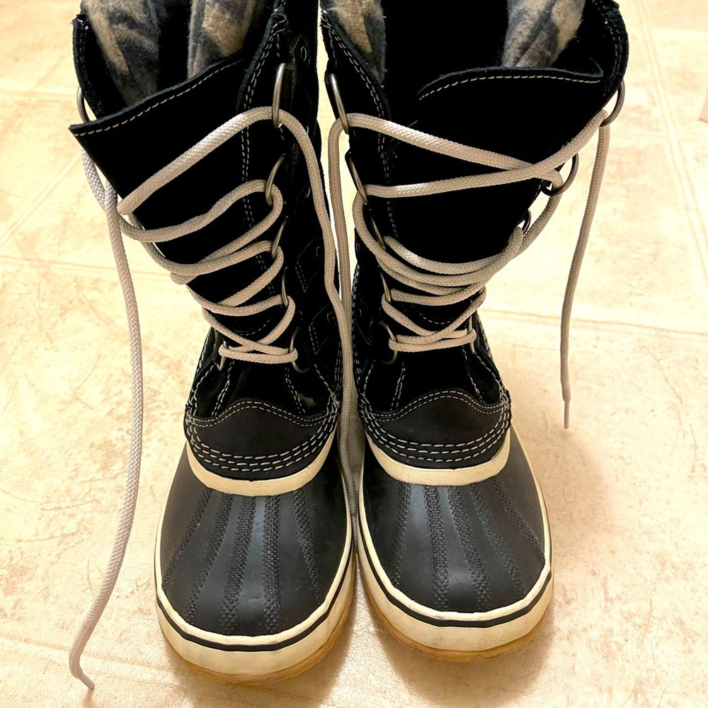 Black/grey sorel boots size 7